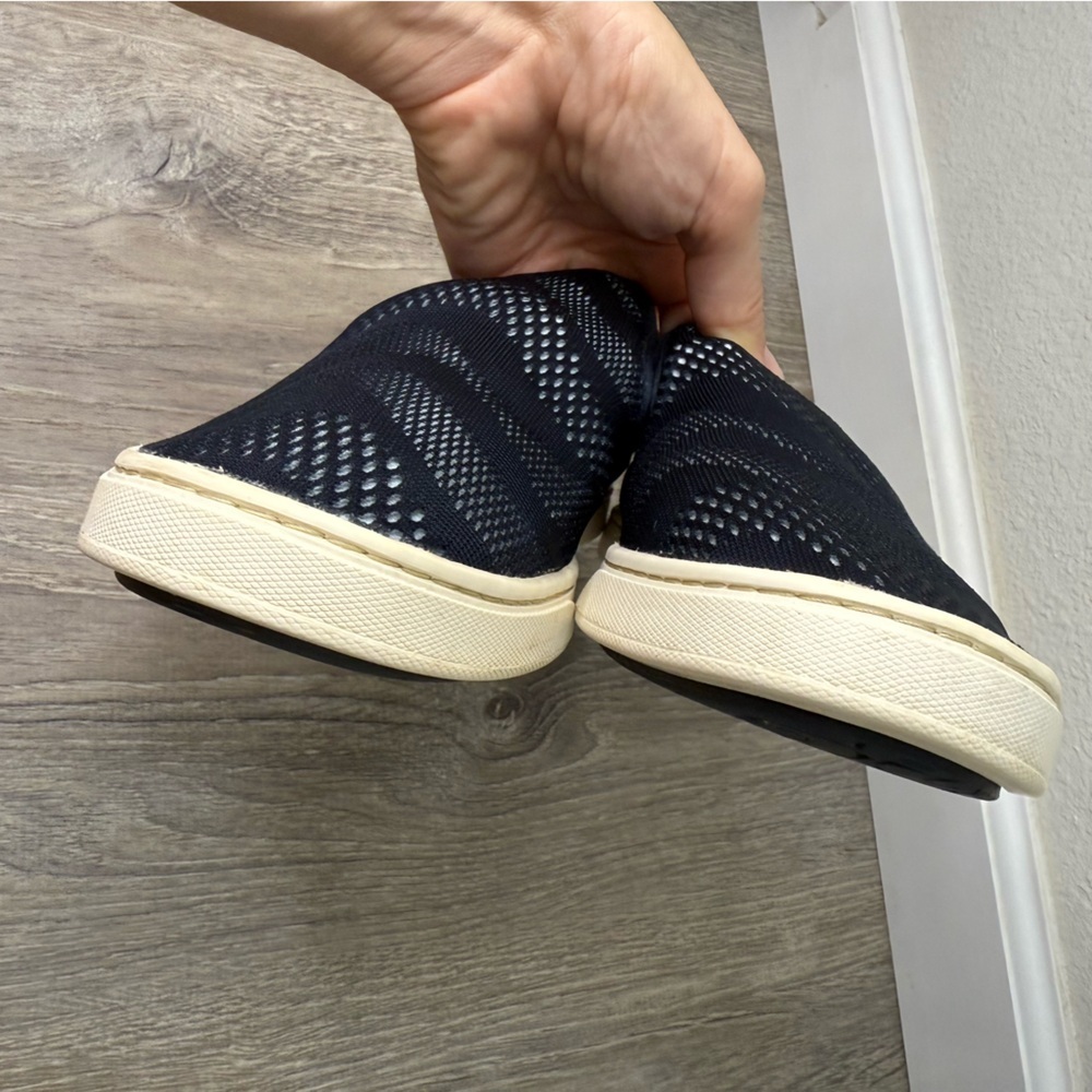 OluKai Pehuea Breathable Slip On Shoes Drop in Navy Size 9.5 - Picture 4 of 8